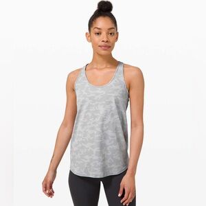 Lululemon essential pleated tank top size 2 gray camoflage